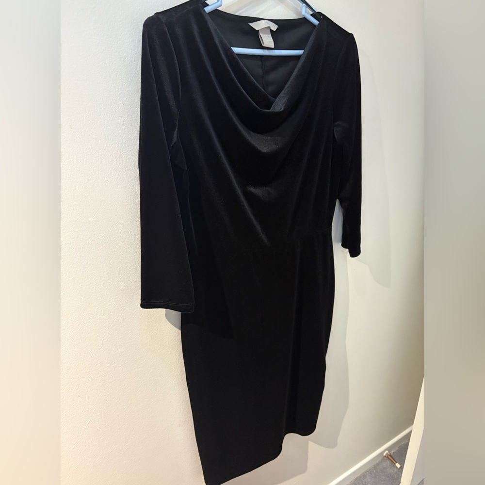 H&M Black velvet Long Sleeve Dress